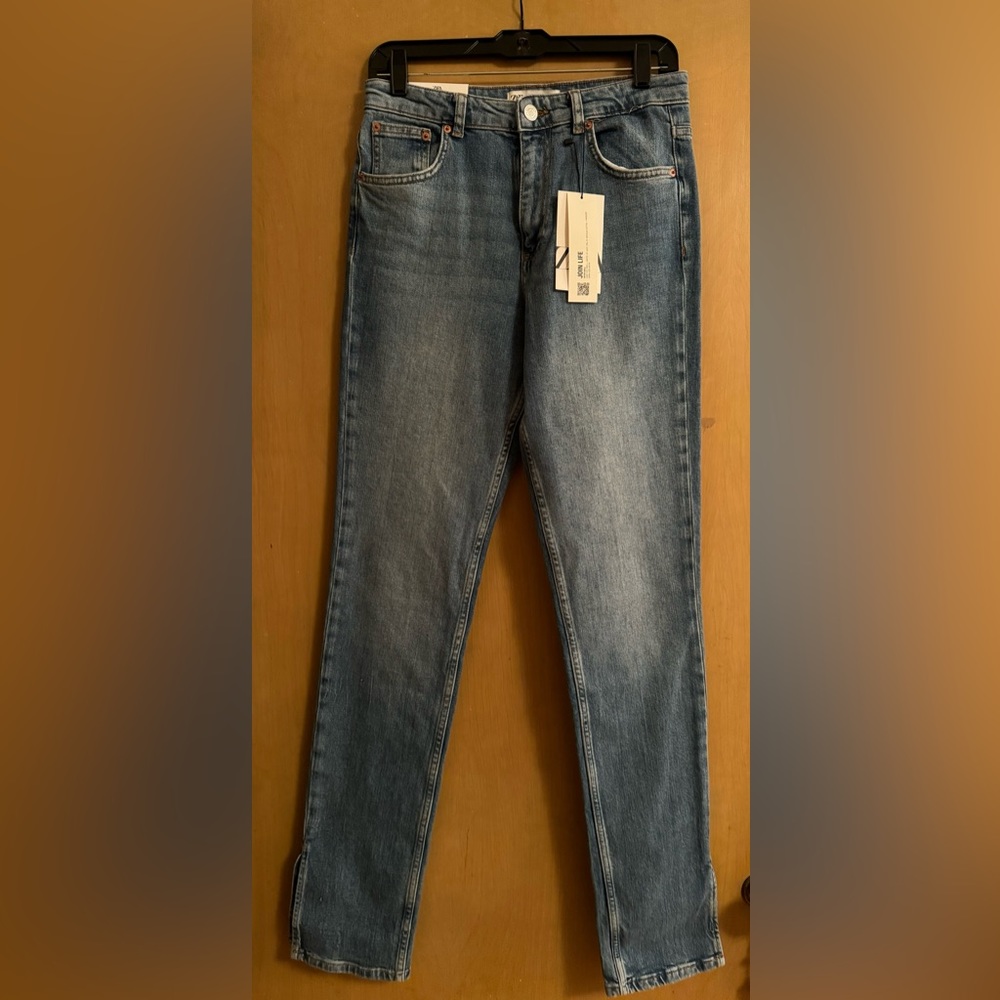 ZARA “The Skinny with Split Hem” Size 8 Blue Denim